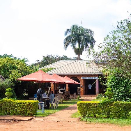 New Court View Hotel Masindi Экстерьер фото