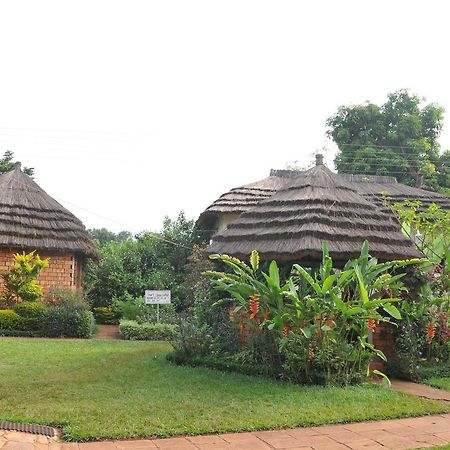 New Court View Hotel Masindi Экстерьер фото