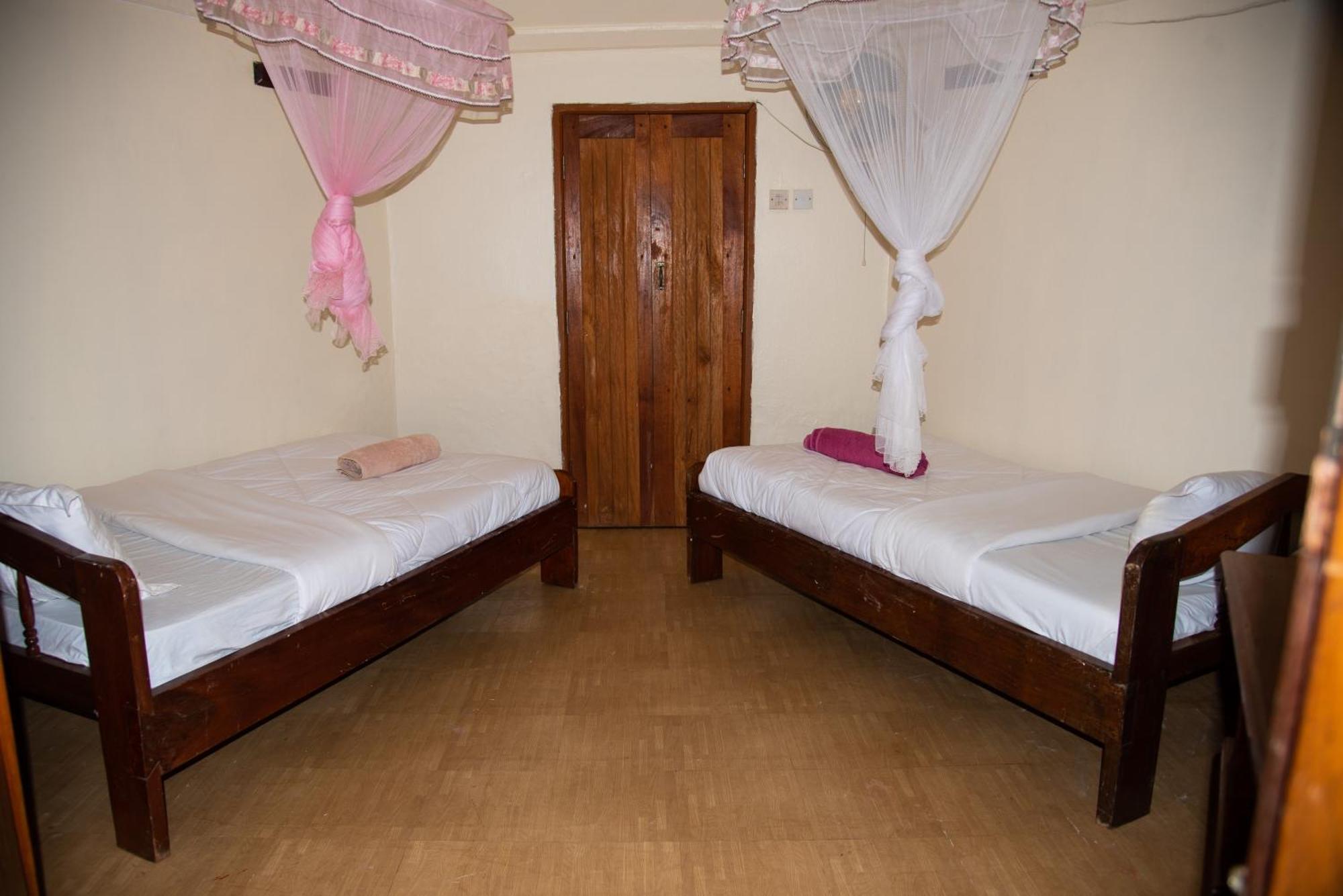 New Court View Hotel Masindi Экстерьер фото