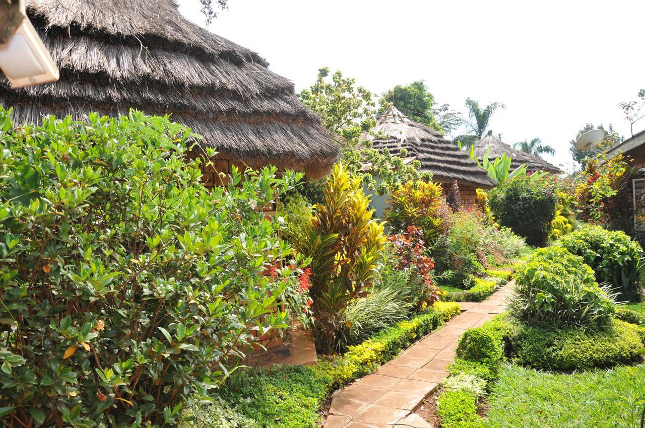 New Court View Hotel Masindi Экстерьер фото