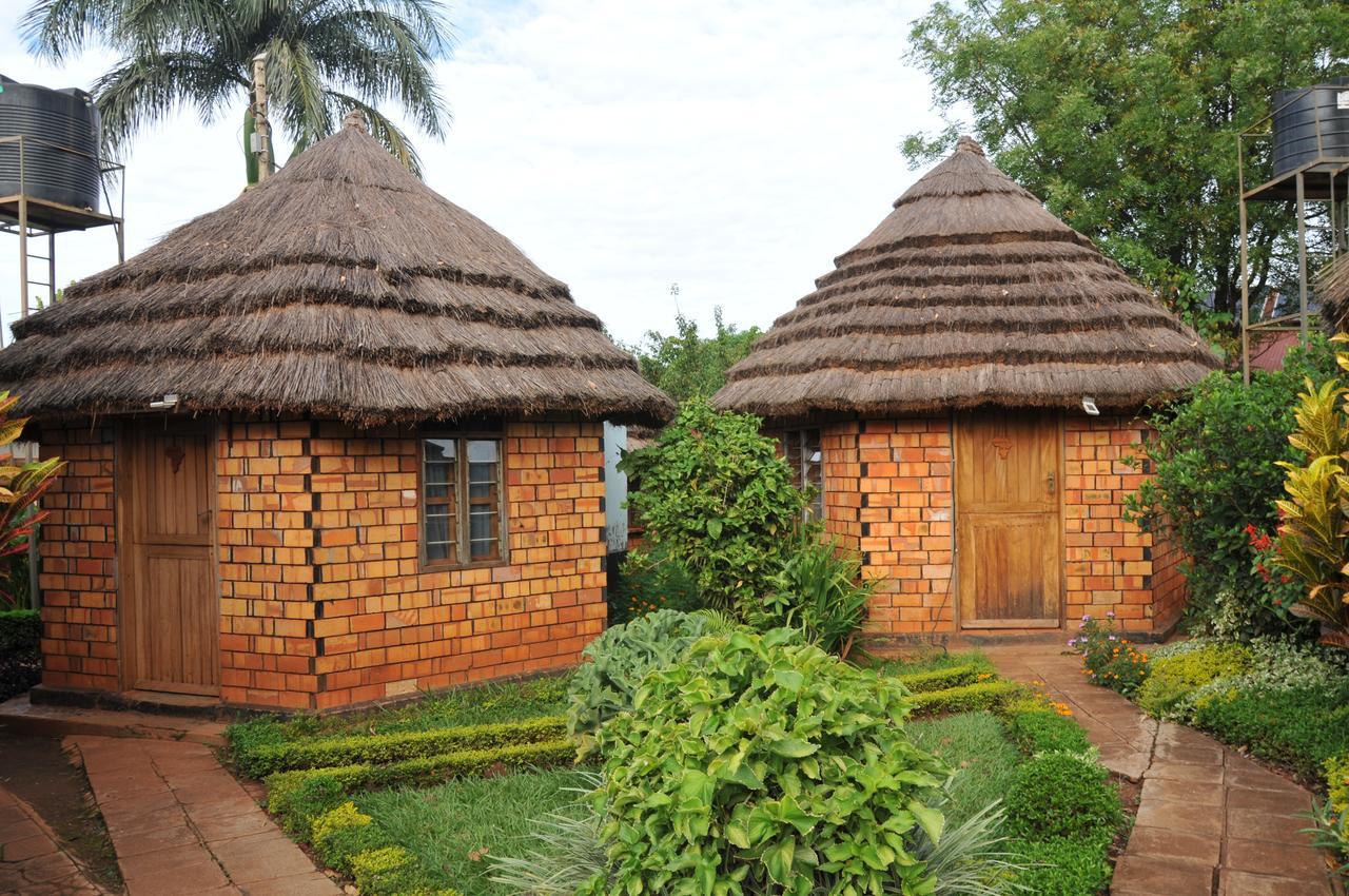 New Court View Hotel Masindi Экстерьер фото