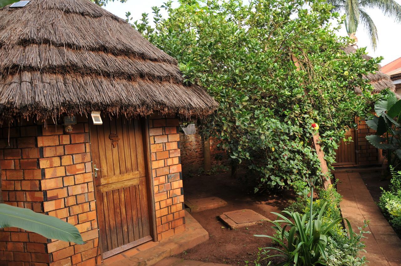 New Court View Hotel Masindi Экстерьер фото