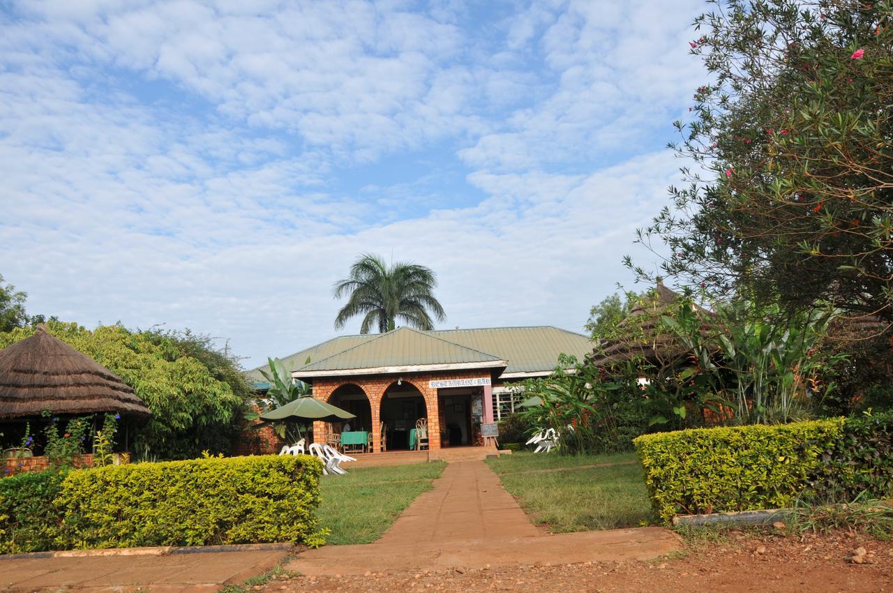 New Court View Hotel Masindi Экстерьер фото